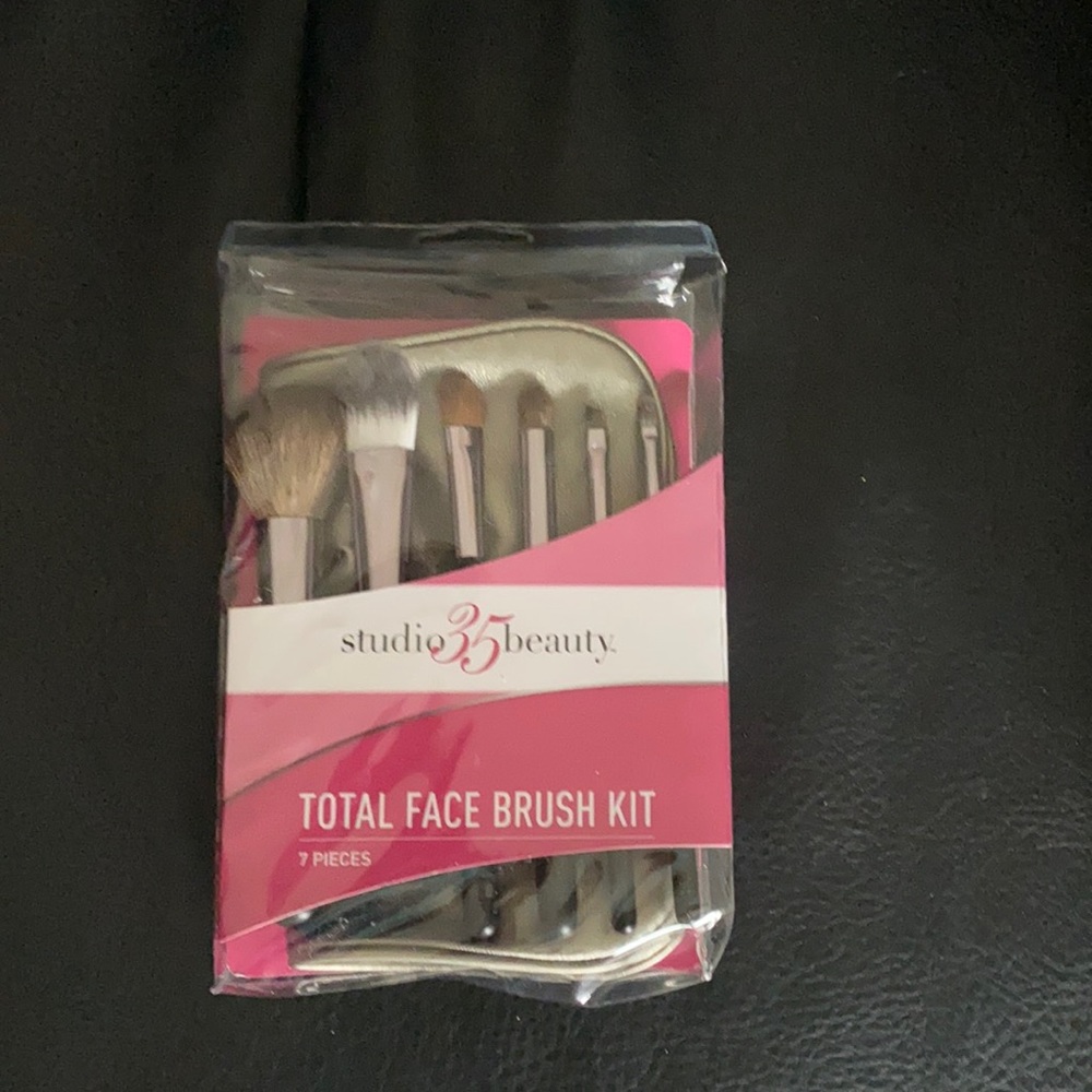 Total face brush kit